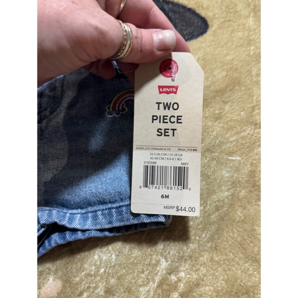 Levi's Baby Girl 2 Piece Denim Overalls Shorts Set - 6 Months - Picture 2 of 3